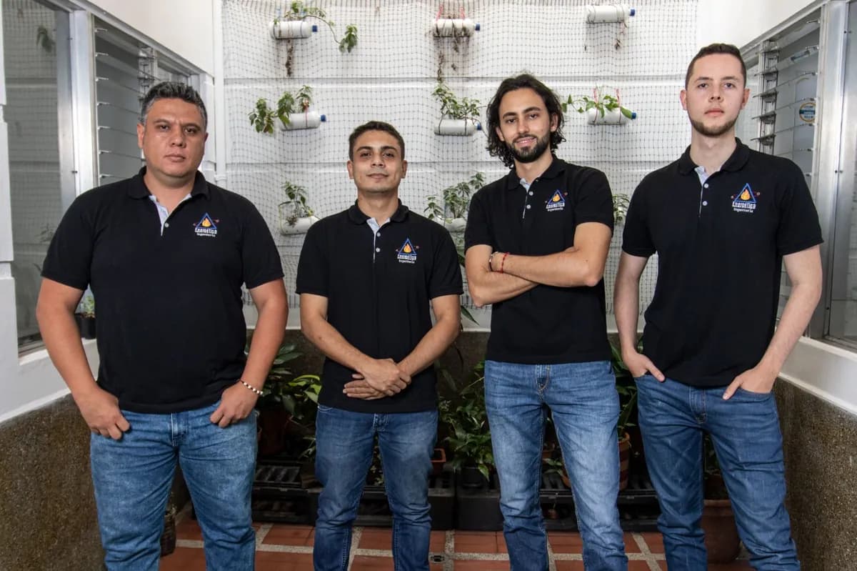 Los cuatro socios fundadores de Energética, de izquierda a derecha: Jaime Zapata, Sebastián Heredia, Jhony Ospina y Santiago Marín